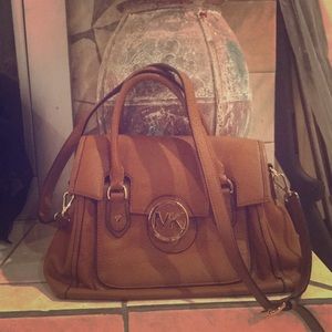 MICHAEL KORS
Fulton Leather Boston Bag in Tan